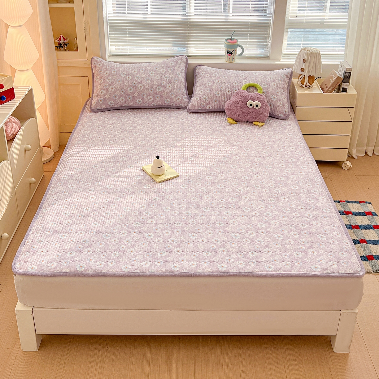 91家纺网 家纺一手货源 找家纺 恒尚居 2026新款A类双层纱牛奶绒夹棉床垫 紫罗花