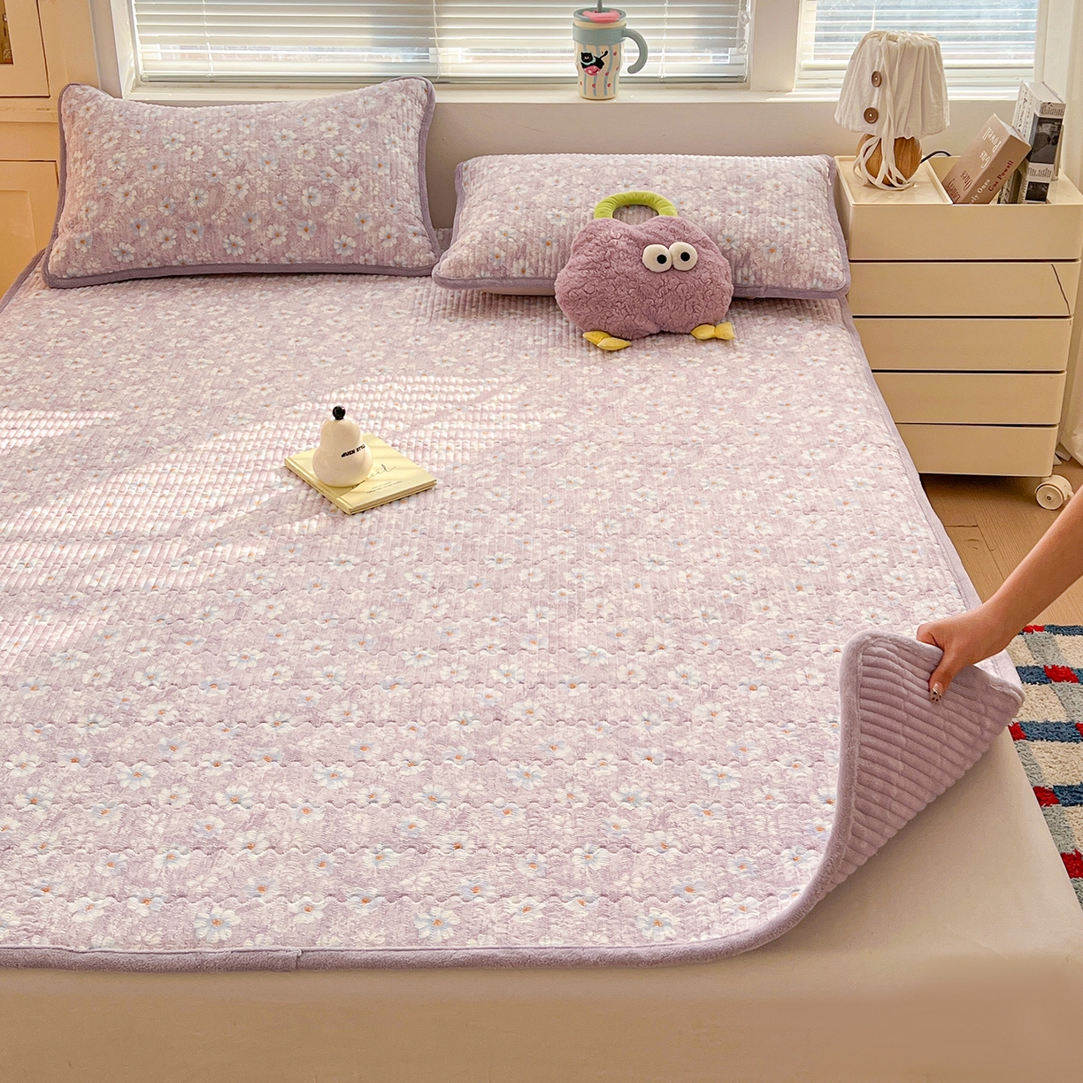 91家纺网 家纺一手货源 找家纺 恒尚居 2026新款A类双层纱牛奶绒夹棉床垫 紫罗花