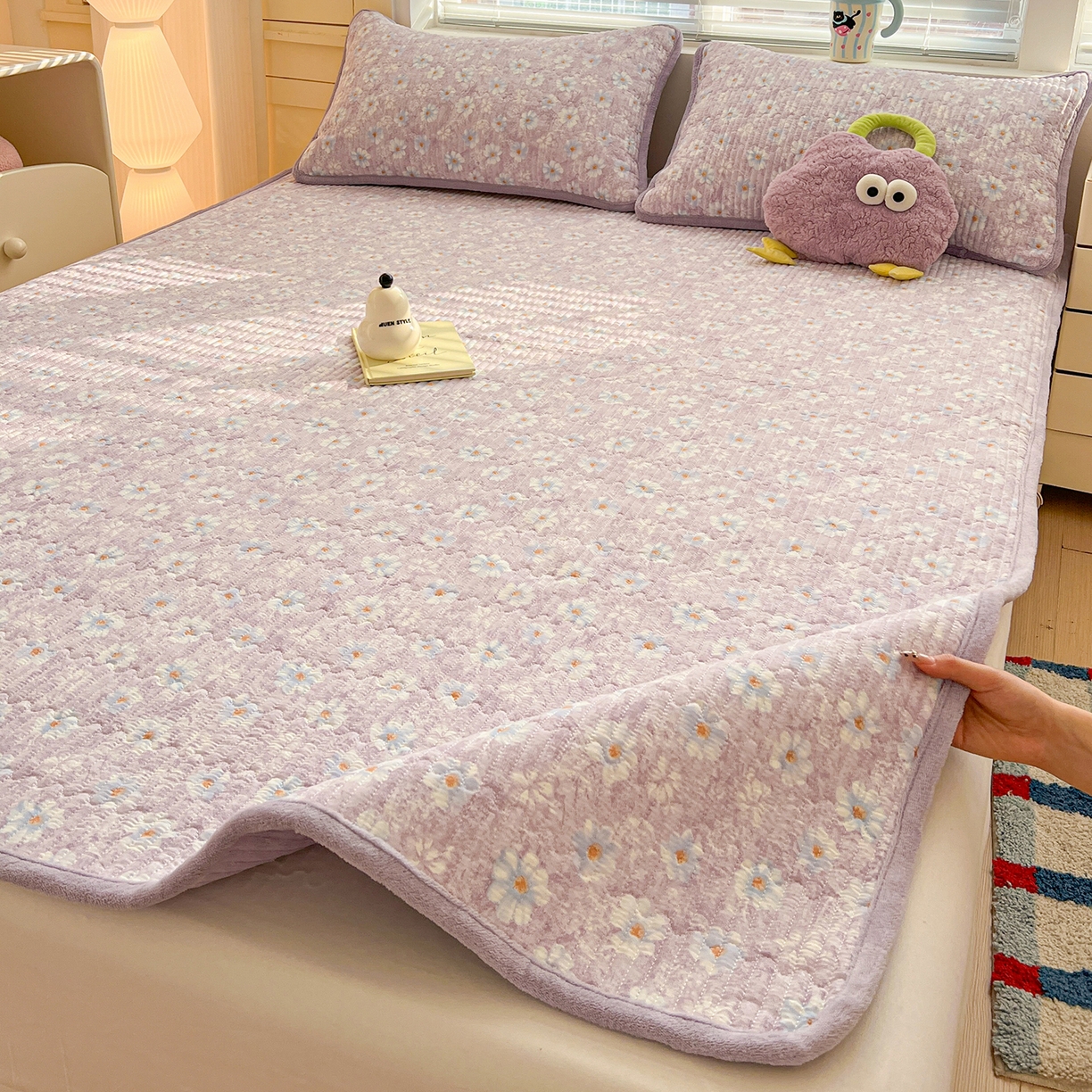 91家纺网 家纺一手货源 找家纺 恒尚居 2026新款A类双层纱牛奶绒夹棉床垫 紫罗花