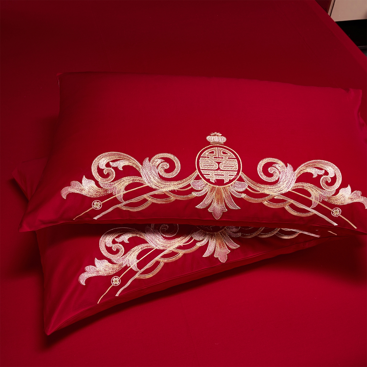 91家纺网 家纺一手货源 找家纺 芊囍纺 2026新款双面长绒棉高端婚庆提花重工刺绣四件套多件套系列 龙凤禧绣