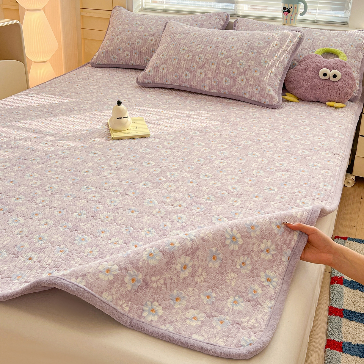 91家纺网 家纺一手货源 找家纺 恒尚居 2026新款A类双层纱牛奶绒夹棉床垫 紫罗花