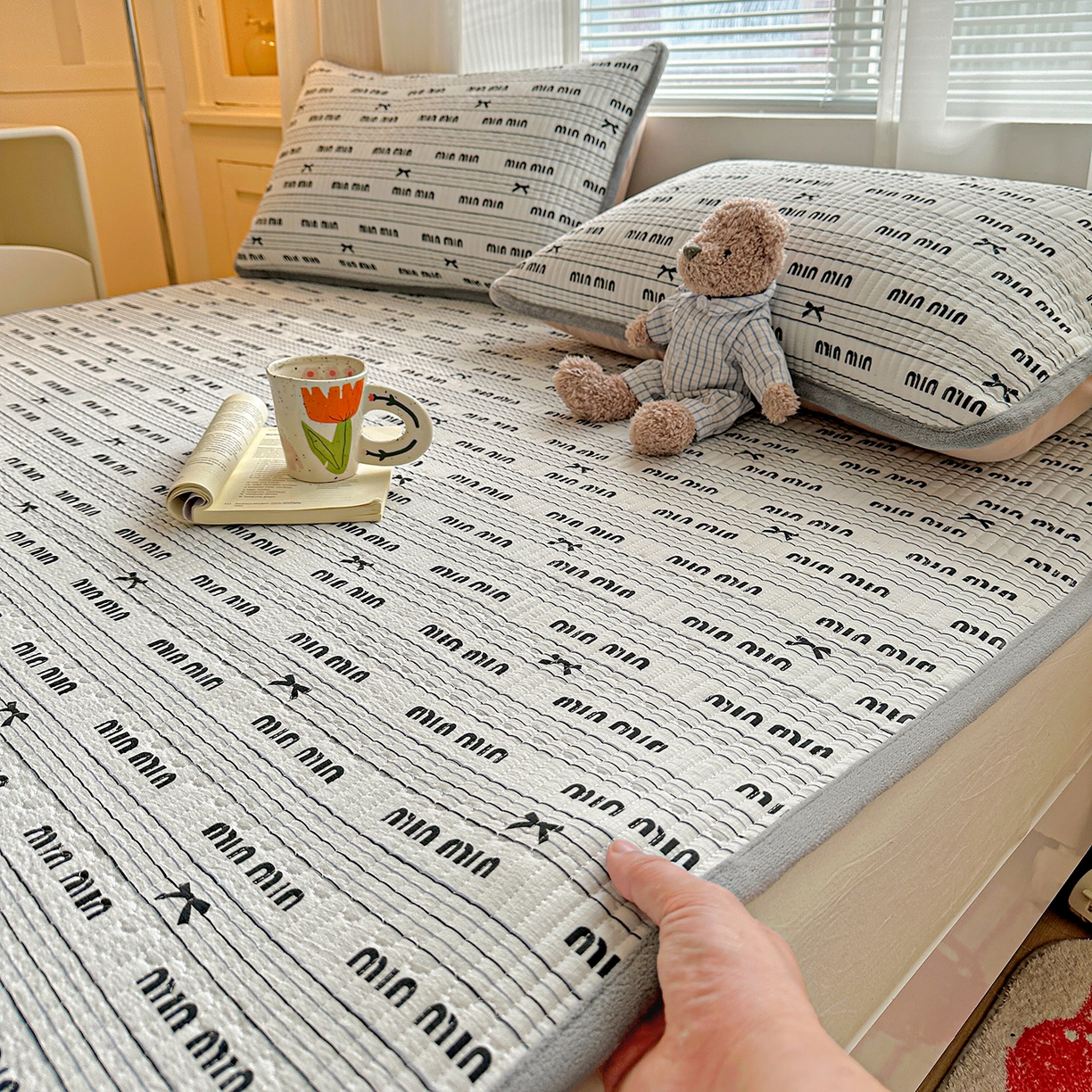 91家纺网 家纺一手货源 找家纺 恒尚居 2026新款双层纱牛奶绒床垫床褥子云感夹棉床单软床垫-秋冬款-链接二 miu miu