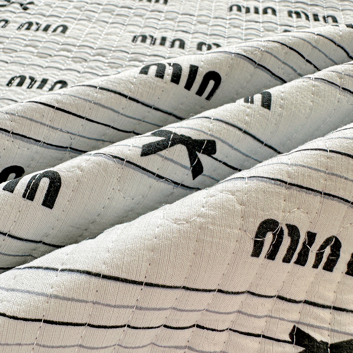 91家纺网 家纺一手货源 找家纺 恒尚居 2026新款双层纱牛奶绒床垫床褥子云感夹棉床单软床垫-秋冬款-链接二 miu miu