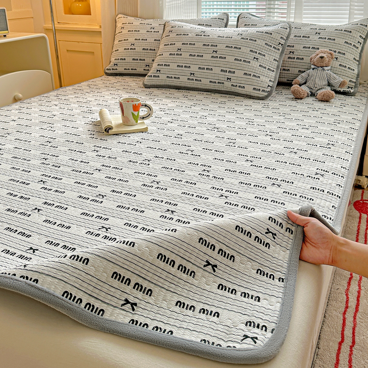 91家纺网 家纺一手货源 找家纺 恒尚居 2026新款双层纱牛奶绒床垫床褥子云感夹棉床单软床垫-秋冬款-链接二 miu miu