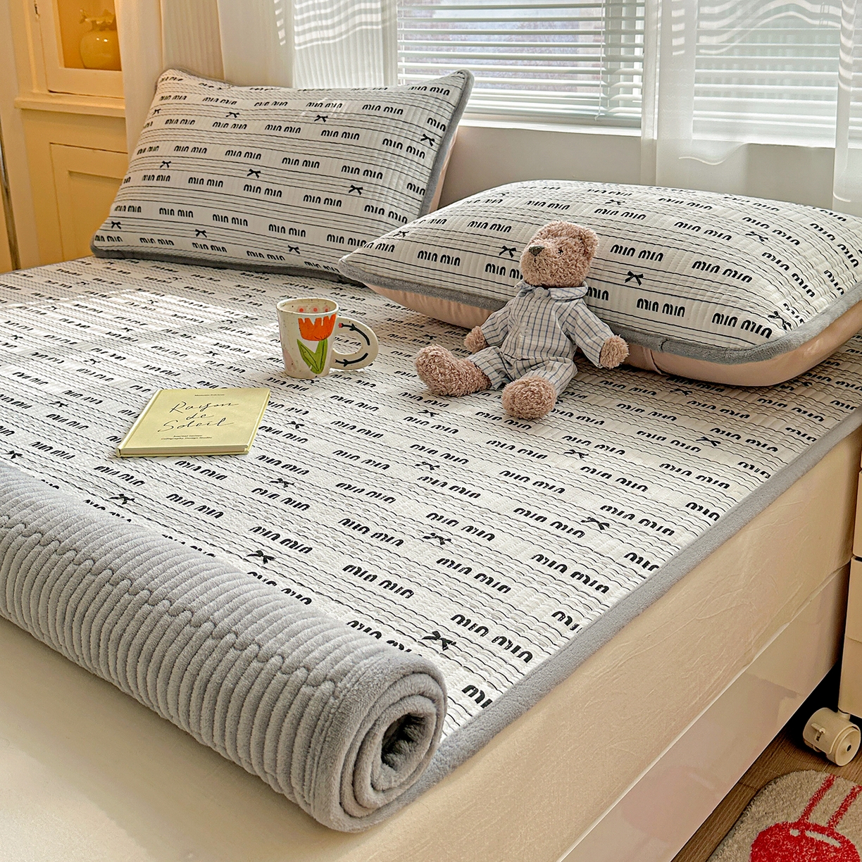 91家纺网 家纺一手货源 找家纺 恒尚居 2026新款双层纱牛奶绒床垫床褥子云感夹棉床单软床垫-秋冬款-链接二 miu miu