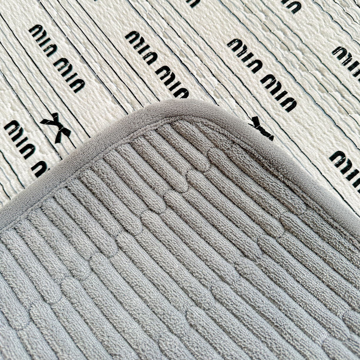 91家纺网 家纺一手货源 找家纺 恒尚居 2026新款双层纱牛奶绒床垫床褥子云感夹棉床单软床垫-秋冬款-链接二 miu miu