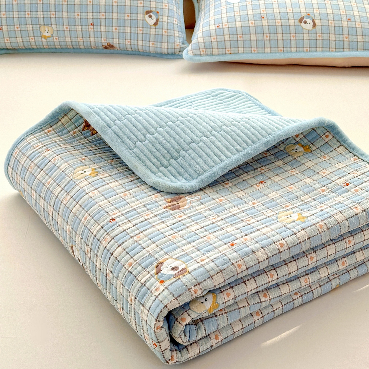 91家纺网 家纺一手货源 找家纺 恒尚居 2026新款双层纱牛奶绒床垫床褥子云感夹棉床单软床垫-秋冬款-链接二 爱心狗