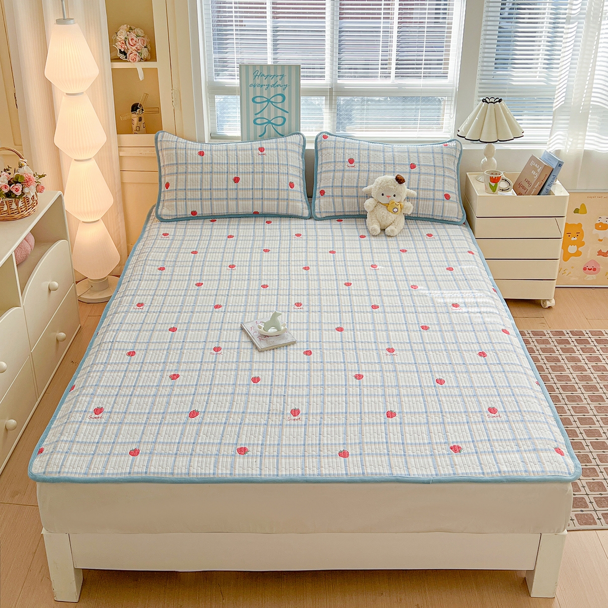 91家纺网 家纺一手货源 找家纺 恒尚居 2026新款双层纱牛奶绒床垫床褥子云感夹棉床单软床垫-秋冬款-链接二 草莓格