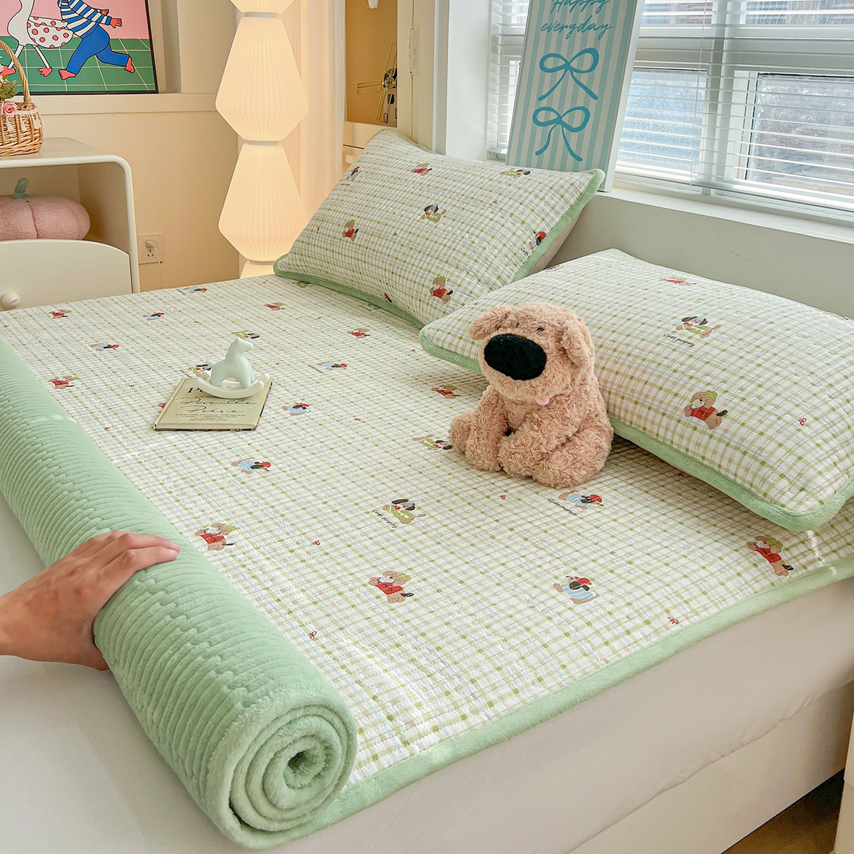 91家纺网 家纺一手货源 找家纺 恒尚居 2026新款双层纱牛奶绒床垫床褥子云感夹棉床单软床垫-秋冬款-链接二 大笨狗