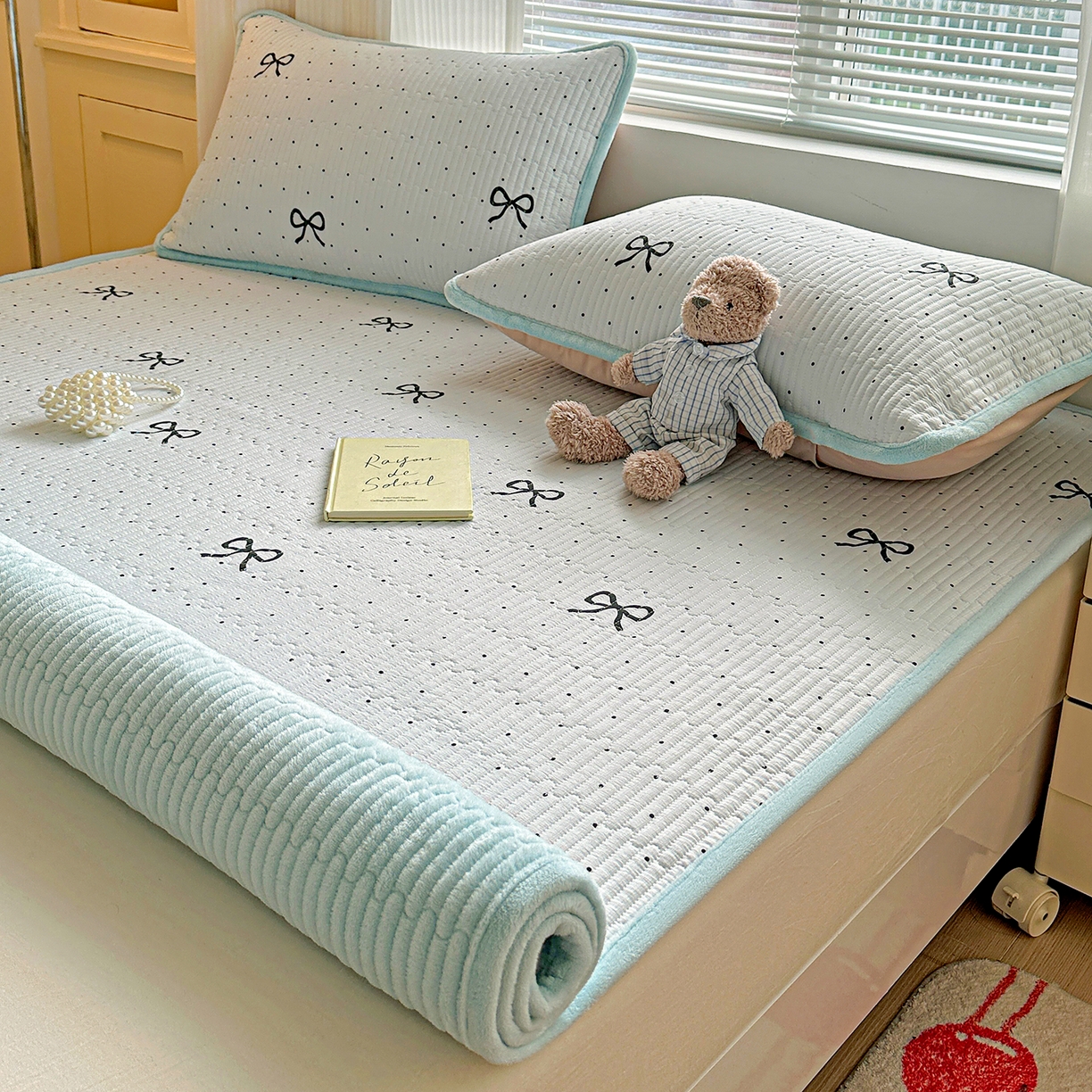 91家纺网 家纺一手货源 找家纺 恒尚居 2026新款双层纱牛奶绒床垫床褥子云感夹棉床单软床垫-秋冬款-链接二 海盐蝴蝶结