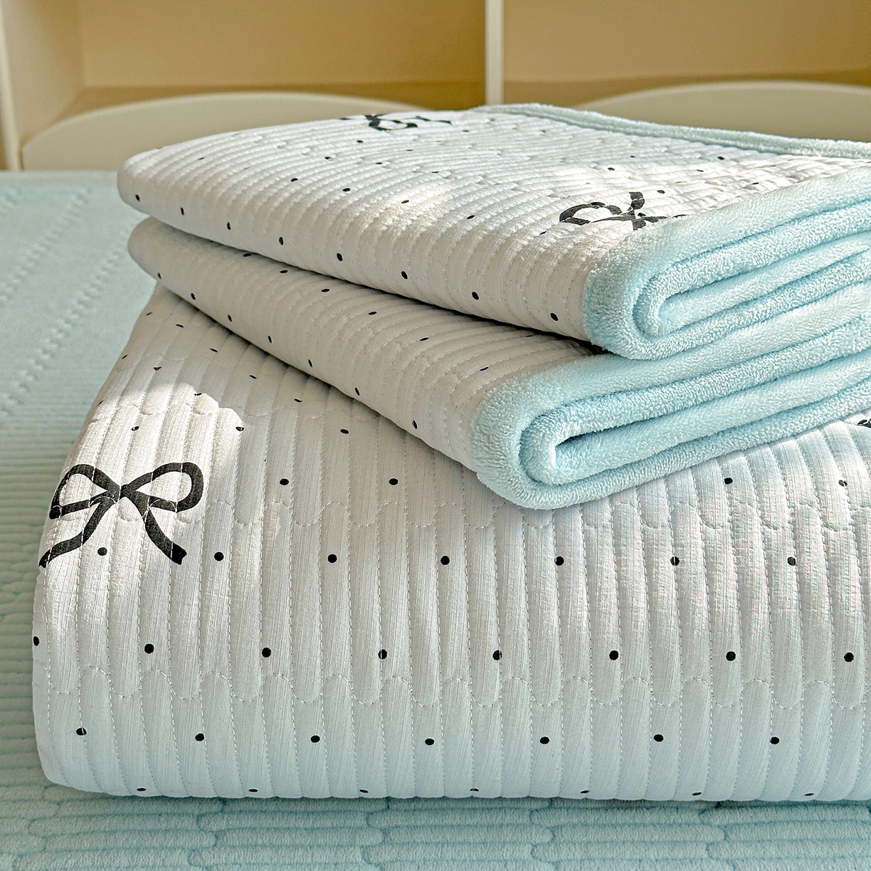 91家纺网 家纺一手货源 找家纺 恒尚居 2026新款双层纱牛奶绒床垫床褥子云感夹棉床单软床垫-秋冬款-链接二 海盐蝴蝶结