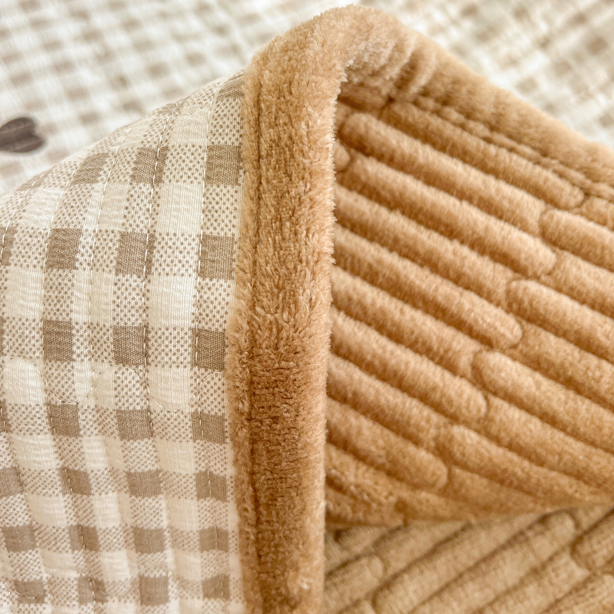 91家纺网 家纺一手货源 找家纺 恒尚居 2026新款双层纱牛奶绒床垫床褥子云感夹棉床单软床垫-秋冬款-链接二 焦糖爱心