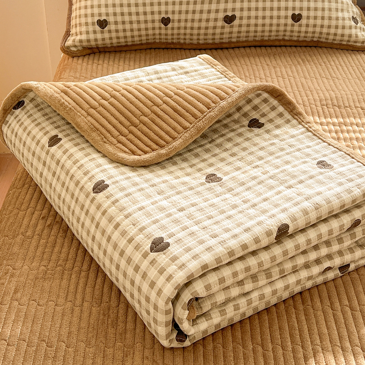 91家纺网 家纺一手货源 找家纺 恒尚居 2026新款双层纱牛奶绒床垫床褥子云感夹棉床单软床垫-秋冬款-链接二 焦糖爱心