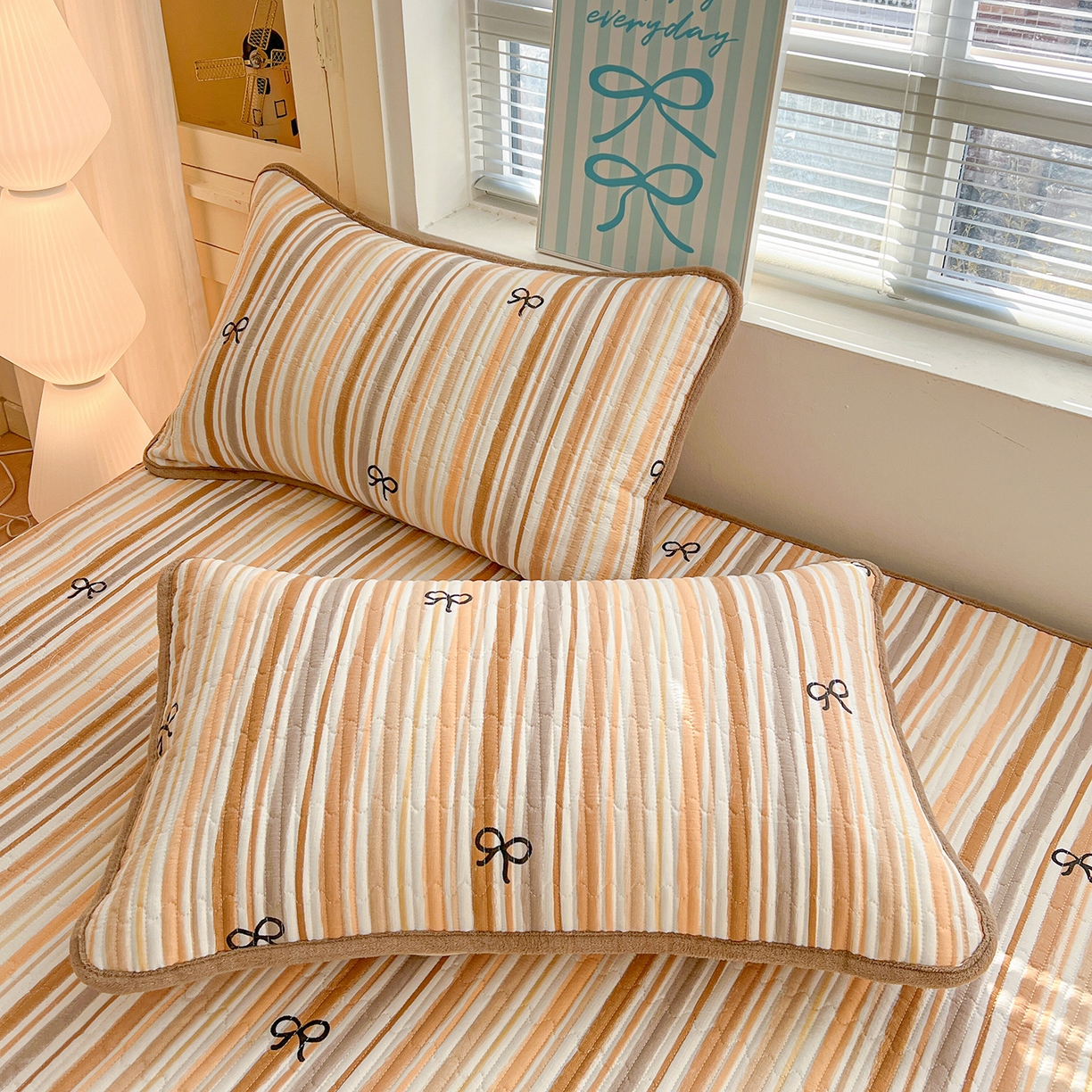 91家纺网 家纺一手货源 找家纺 恒尚居 2026新款双层纱牛奶绒床垫床褥子云感夹棉床单软床垫-秋冬款-链接二 卡其蝴蝶结