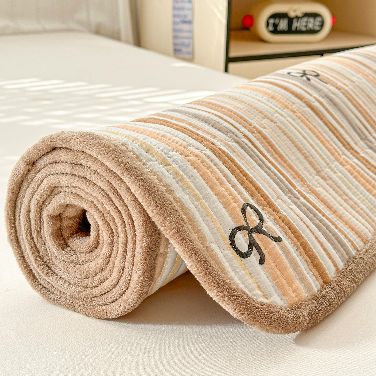 91家纺网 家纺一手货源 找家纺 恒尚居 2026新款双层纱牛奶绒床垫床褥子云感夹棉床单软床垫-秋冬款-链接二 卡其蝴蝶结