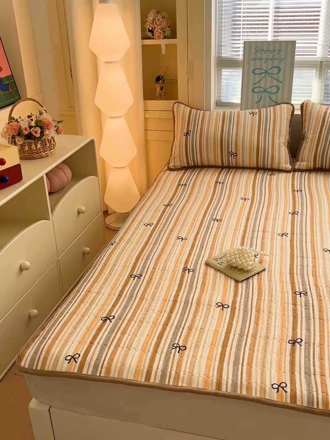 91家纺网 家纺一手货源 找家纺 恒尚居 2026新款双层纱牛奶绒床垫床褥子云感夹棉床单软床垫-秋冬款-链接二 卡其蝴蝶结