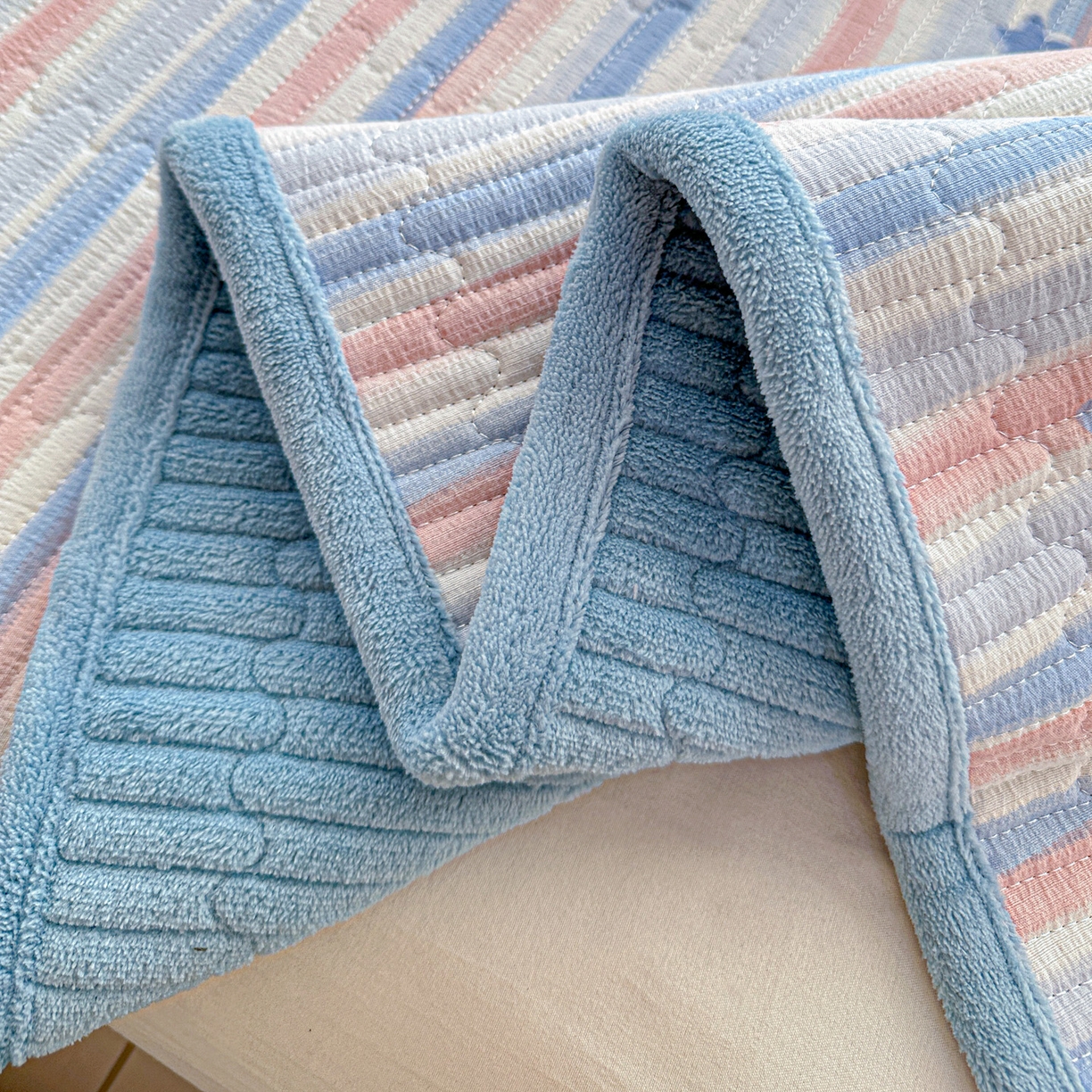 91家纺网 家纺一手货源 找家纺 恒尚居 2026新款双层纱牛奶绒床垫床褥子云感夹棉床单软床垫-秋冬款-链接二 满天星