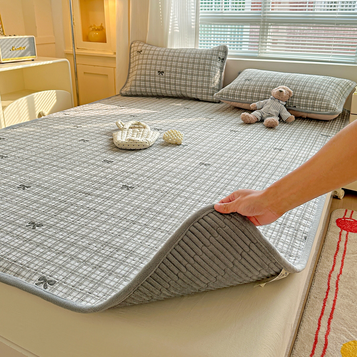 91家纺网 家纺一手货源 找家纺 恒尚居 2026新款双层纱牛奶绒床垫床褥子云感夹棉床单软床垫-秋冬款-链接二 时光蝴蝶结