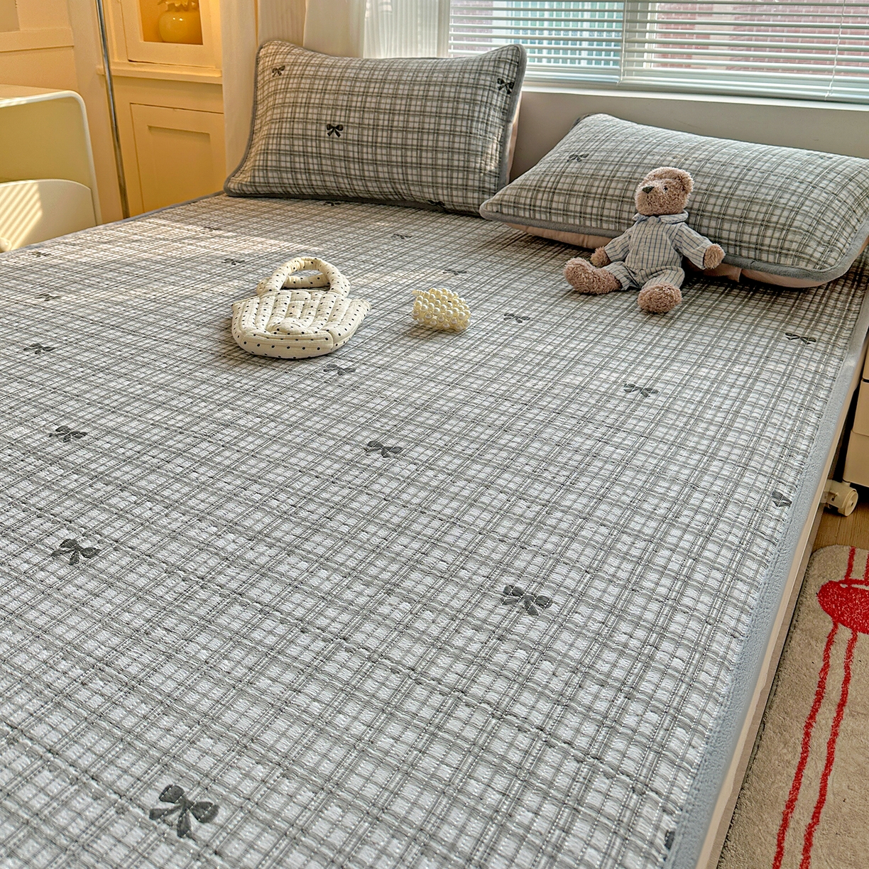 91家纺网 家纺一手货源 找家纺 恒尚居 2026新款双层纱牛奶绒床垫床褥子云感夹棉床单软床垫-秋冬款-链接二 时光蝴蝶结