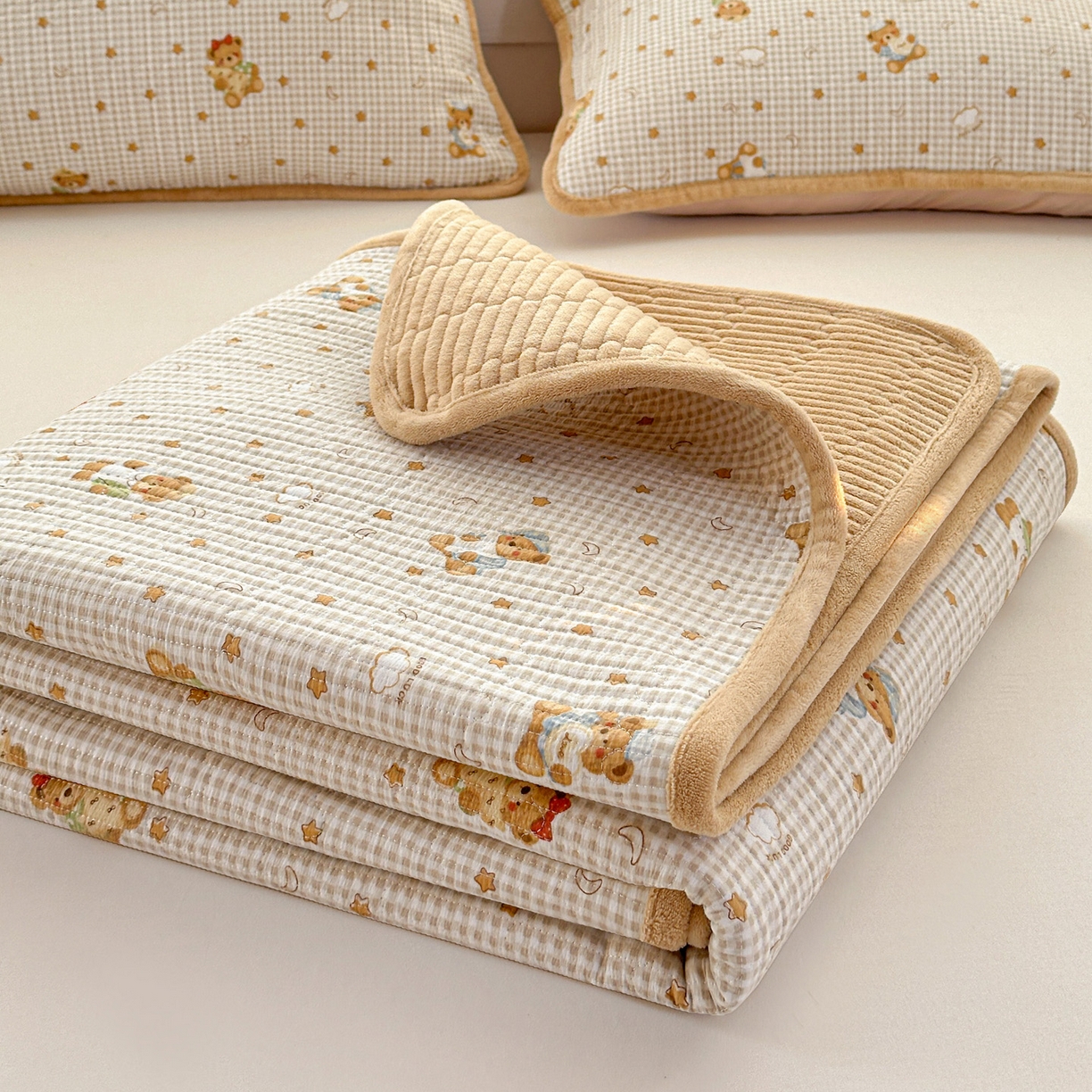 91家纺网 家纺一手货源 找家纺 恒尚居 2026新款双层纱牛奶绒床垫床褥子云感夹棉床单软床垫-秋冬款-链接二 晚安小熊