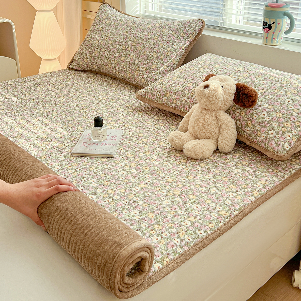 91家纺网 家纺一手货源 找家纺 恒尚居 2026新款双层纱牛奶绒床垫床褥子云感夹棉床单软床垫-秋冬款-链接二 小碎花