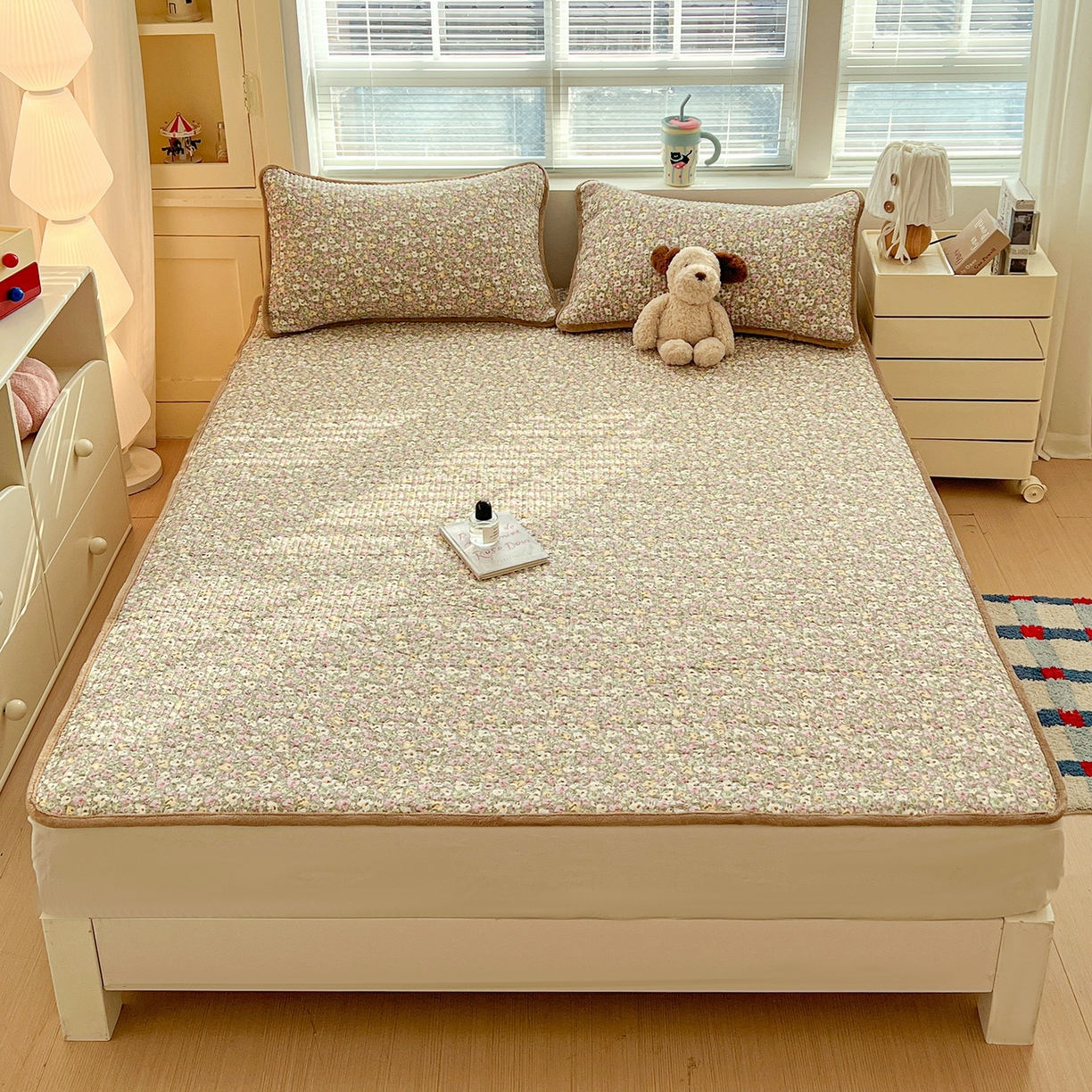 91家纺网 家纺一手货源 找家纺 恒尚居 2026新款双层纱牛奶绒床垫床褥子云感夹棉床单软床垫-秋冬款-链接二 小碎花