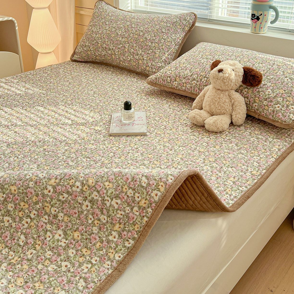 91家纺网 家纺一手货源 找家纺 恒尚居 2026新款双层纱牛奶绒床垫床褥子云感夹棉床单软床垫-秋冬款-链接二 小碎花