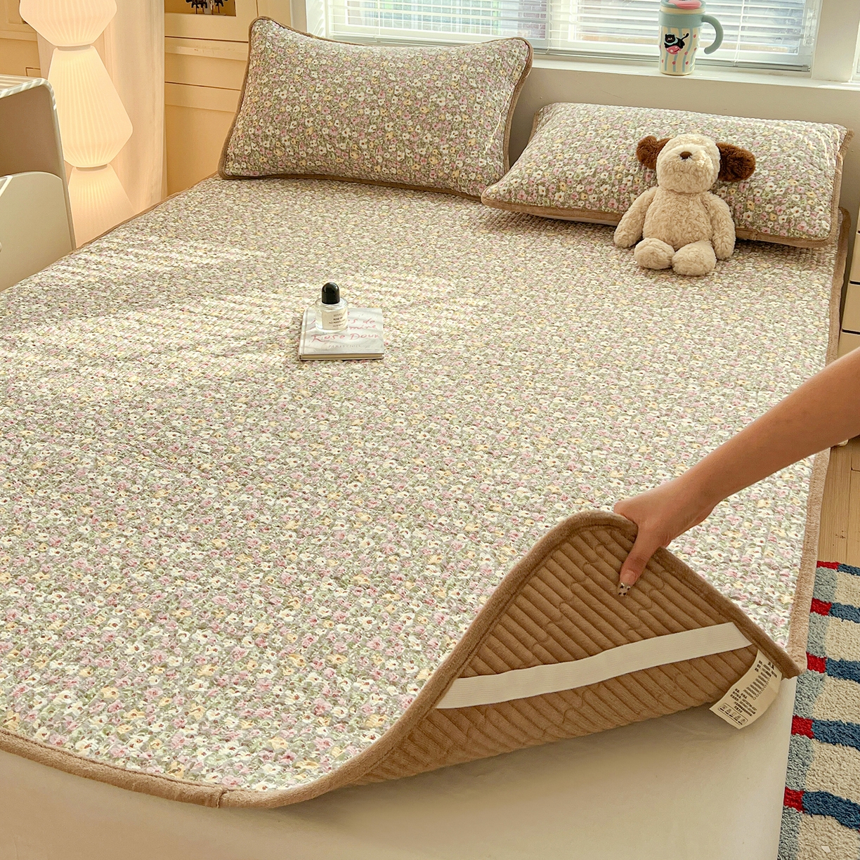 91家纺网 家纺一手货源 找家纺 恒尚居 2026新款双层纱牛奶绒床垫床褥子云感夹棉床单软床垫-秋冬款-链接二 小碎花