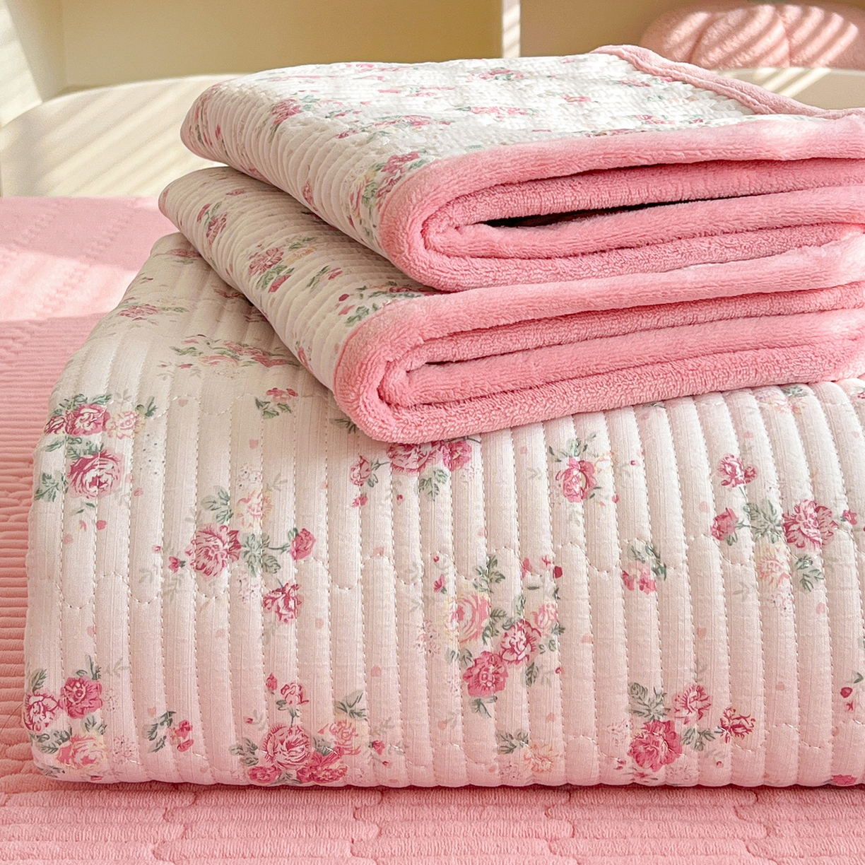 91家纺网 家纺一手货源 找家纺 恒尚居 2026新款双层纱牛奶绒床垫床褥子云感夹棉床单软床垫-秋冬款-链接二 悠然粉