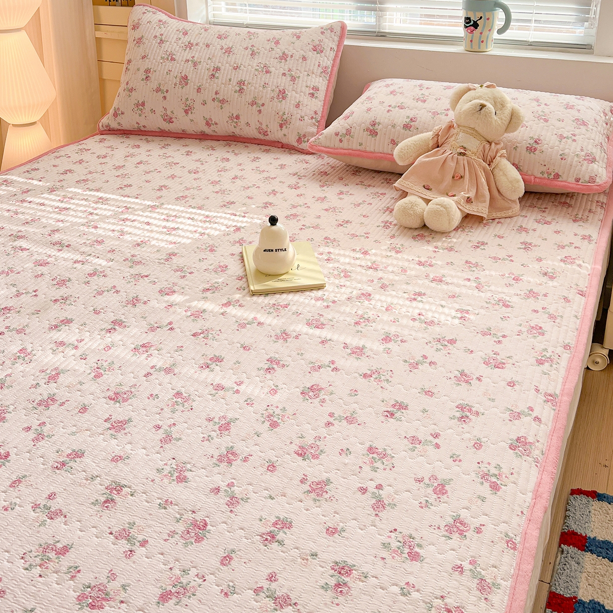 91家纺网 家纺一手货源 找家纺 恒尚居 2026新款双层纱牛奶绒床垫床褥子云感夹棉床单软床垫-秋冬款-链接二 悠然粉