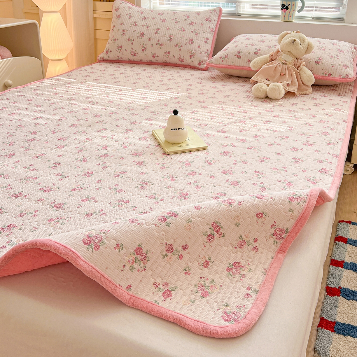 91家纺网 家纺一手货源 找家纺 恒尚居 2026新款双层纱牛奶绒床垫床褥子云感夹棉床单软床垫-秋冬款-链接二 悠然粉