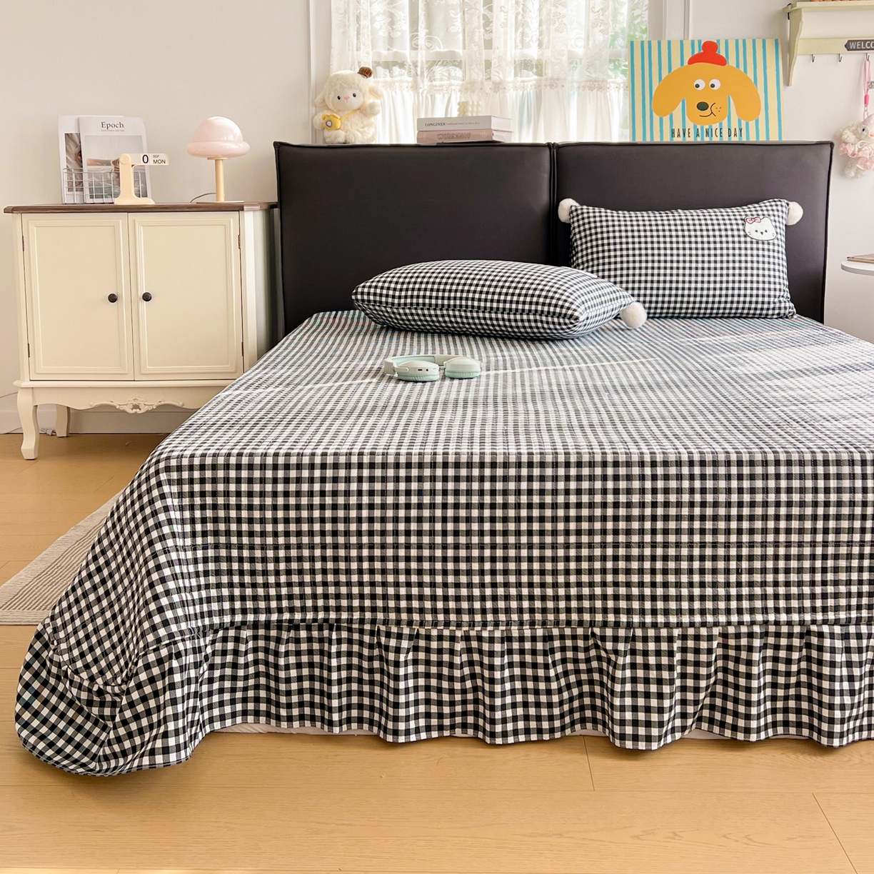 91家纺网 家纺一手货源 找家纺 富米莱单品馆 2026新款水洗棉波点毛巾绣黑格球球款单品 幸福猫咪-米