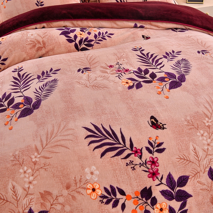 91家纺网 家纺一手货源 找家纺 赫本 2025新品8斤爆品牛奶绒四件套床裙款金雕绒法莱绒四套件  海棠花