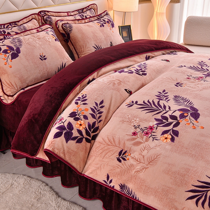 91家纺网 家纺一手货源 找家纺 （总）赫本 2025新品8斤爆品牛奶绒四件套床裙款金雕绒法莱绒四套件