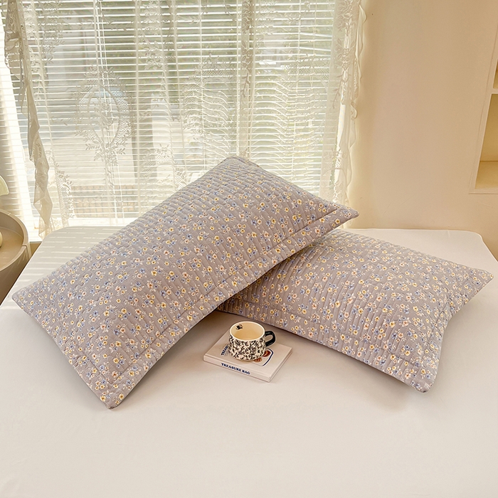 91家纺网 家纺一手货源 找家纺 圣比熊 2025新款A类云朵棉夹棉枕套宿舍单人一只装枕芯内胆套-单人枕套 花无归期（压线夹棉）