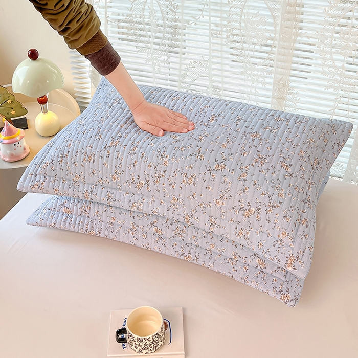 91家纺网 家纺一手货源 找家纺 圣比熊 2025新款A类云朵棉夹棉枕套宿舍单人一只装枕芯内胆套-单人枕套 兰亭序-蓝（压线夹棉）