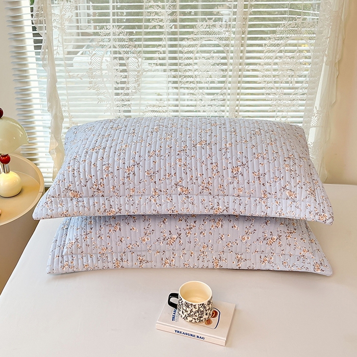 91家纺网 家纺一手货源 找家纺 圣比熊 2025新款A类云朵棉夹棉枕套宿舍单人一只装枕芯内胆套-单人枕套 兰亭序-蓝（压线夹棉）