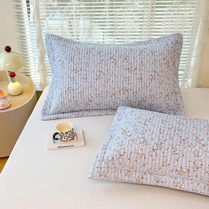 91家纺网 家纺一手货源 找家纺 圣比熊 2025新款A类云朵棉夹棉枕套宿舍单人一只装枕芯内胆套-单人枕套 兰亭序-蓝（压线夹棉）