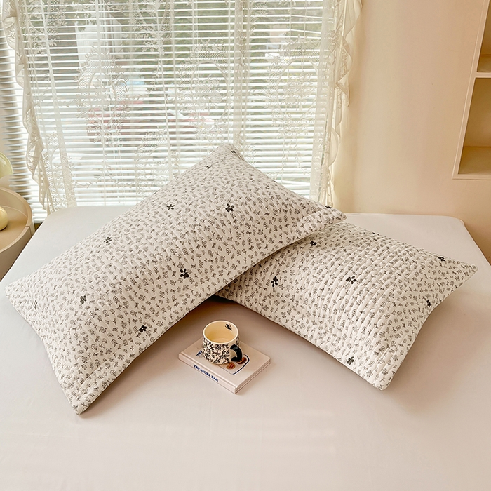 91家纺网 家纺一手货源 找家纺 圣比熊 2025新款A类云朵棉夹棉枕套宿舍单人一只装枕芯内胆套-单人枕套 花无意（压线夹棉）