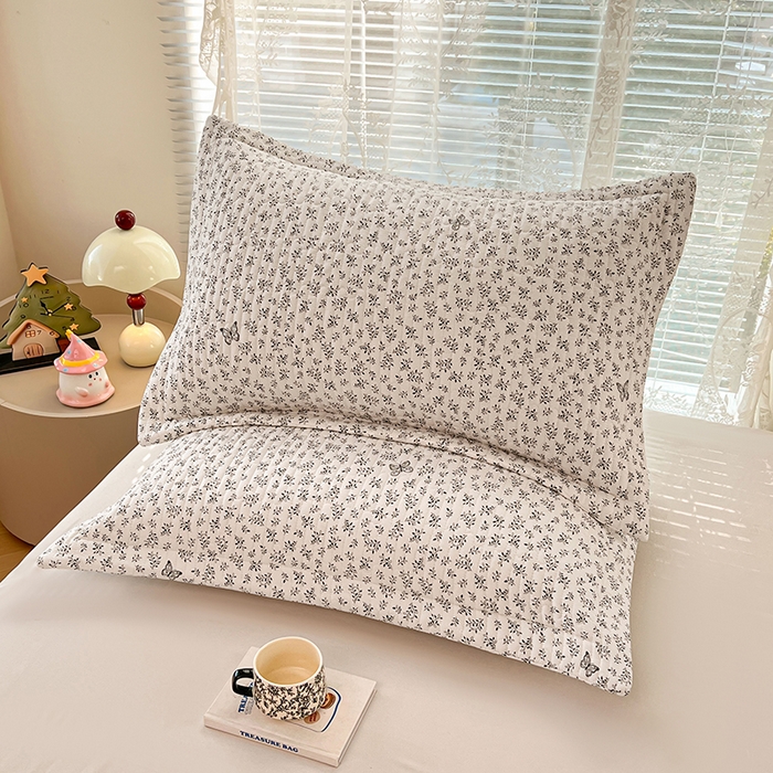 91家纺网 家纺一手货源 找家纺 圣比熊 2025新款A类云朵棉夹棉枕套宿舍单人一只装枕芯内胆套-单人枕套 花间迷离（压线夹棉）