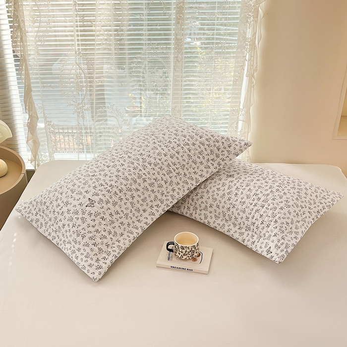 91家纺网 家纺一手货源 找家纺 梦舒羽 2025新款A类云朵棉夹棉枕套宿舍单人一只装枕芯内胆套-单人枕套 花间迷离（压线夹棉）