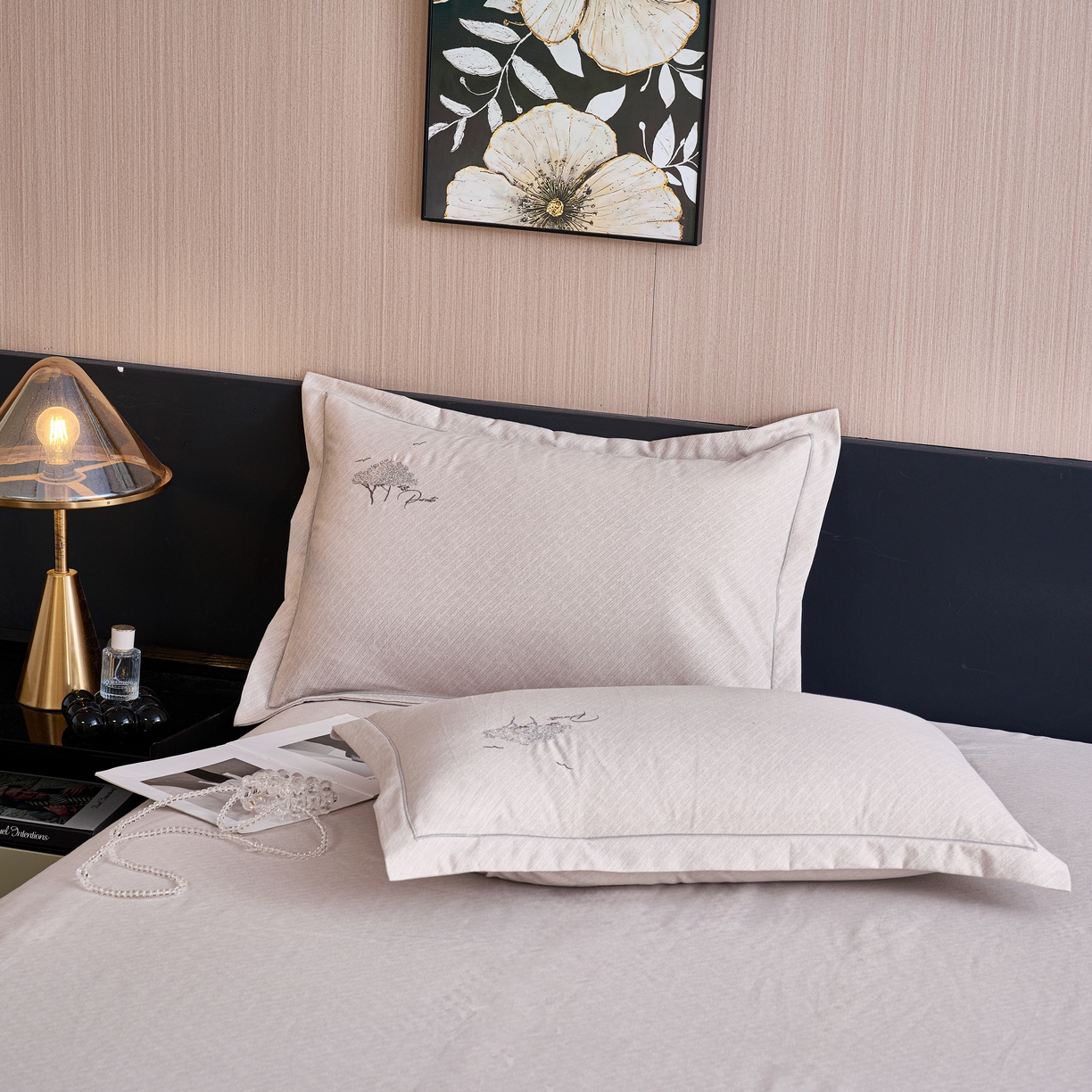 91家纺网 家纺一手货源 找家纺 喜四方 2026年新款加厚全棉印花加绣花四件套 丛林记忆-卡其