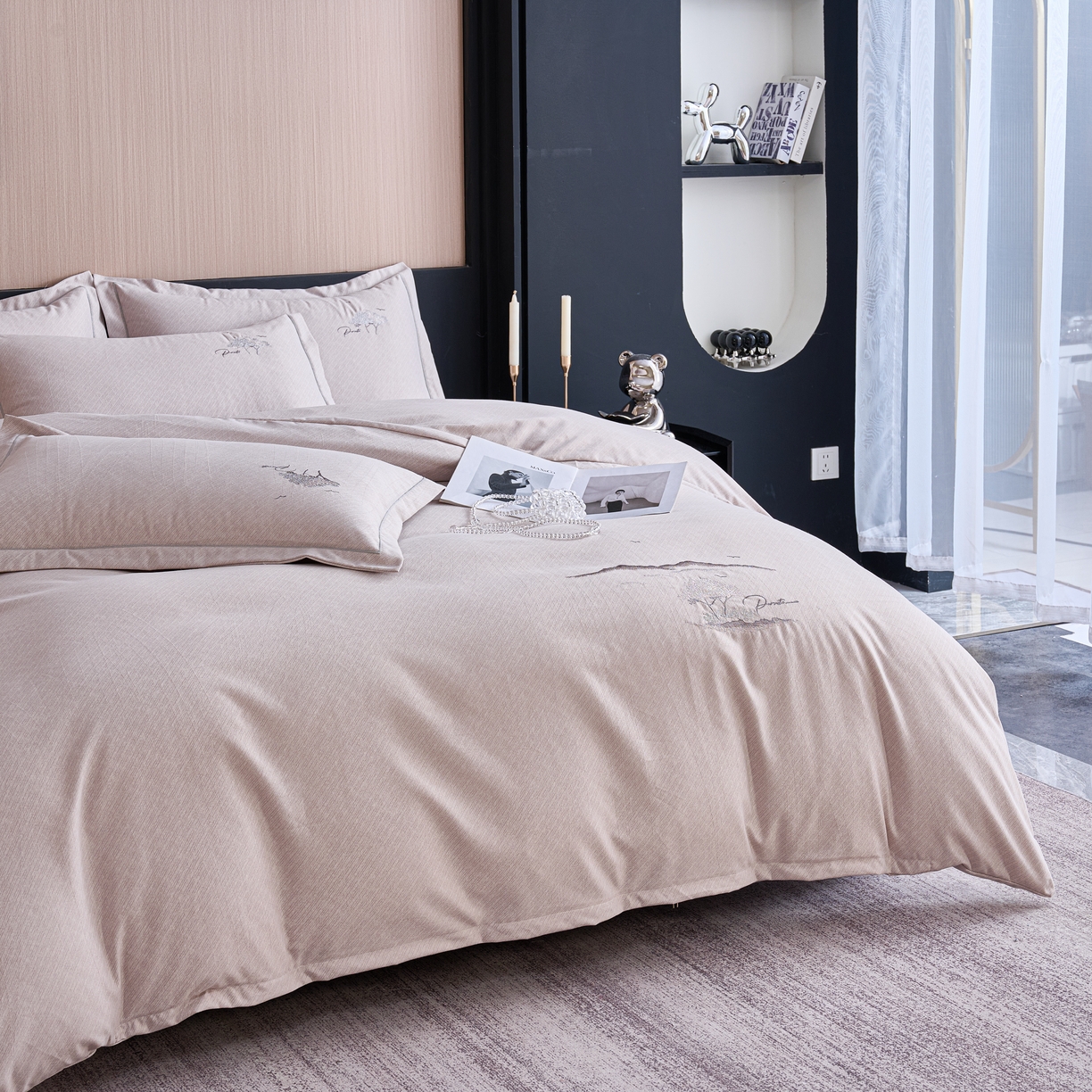 91家纺网 家纺一手货源 找家纺 喜四方 2026年新款加厚全棉印花加绣花四件套 丛林记忆-卡其