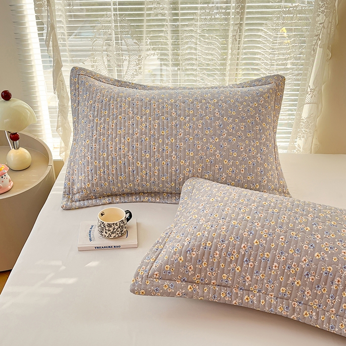 91家纺网 家纺一手货源 找家纺 梦舒羽 2025新款A类云朵棉夹棉枕套宿舍单人一只装枕芯内胆套-单人枕套 花无归期（压线夹棉）