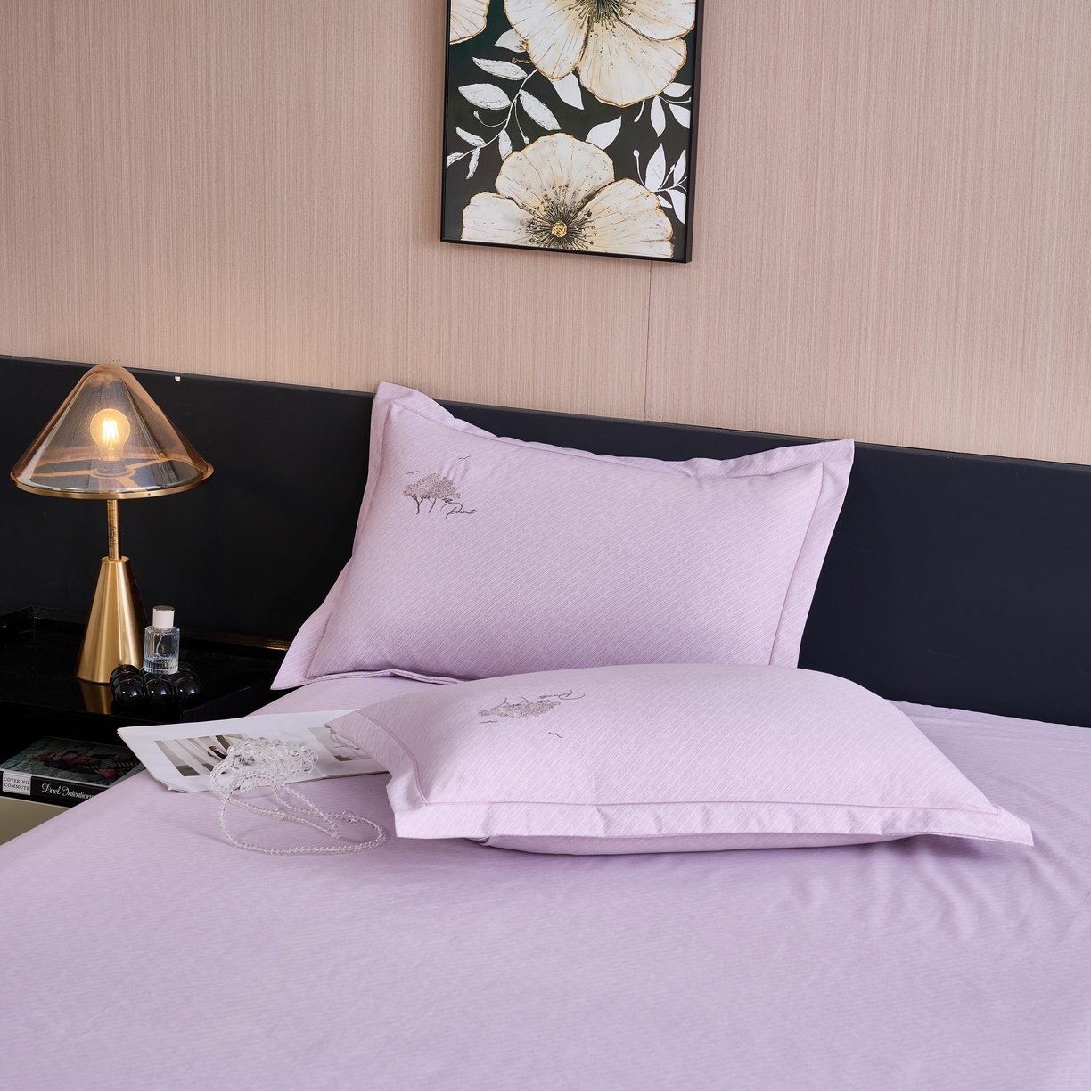 91家纺网 家纺一手货源 找家纺 喜四方 2026年新款加厚全棉印花加绣花四件套 丛林记忆-紫