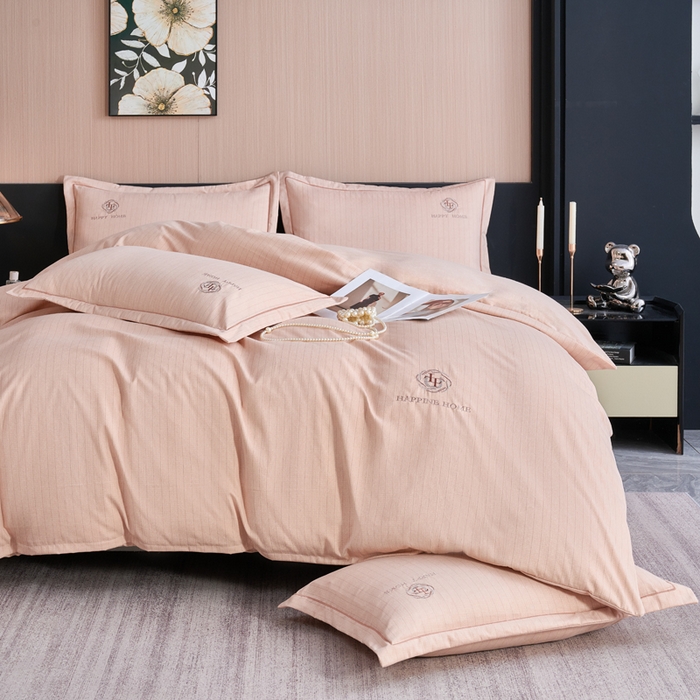 91家纺网 家纺一手货源 找家纺 喜四方 2026年新款加厚全棉印花加绣花四件套 绅士格调-粉