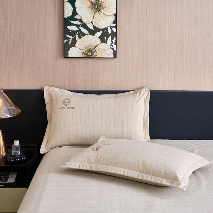 91家纺网 家纺一手货源 找家纺 喜四方 2026年新款加厚全棉印花加绣花四件套 绅士格调-黄