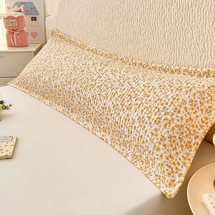 91家纺网 家纺一手货源 找家纺 梦舒羽 2025新款A类云朵棉夹棉枕套宿舍情侣双人加长枕芯内胆套 春日暖阳（压线夹棉）