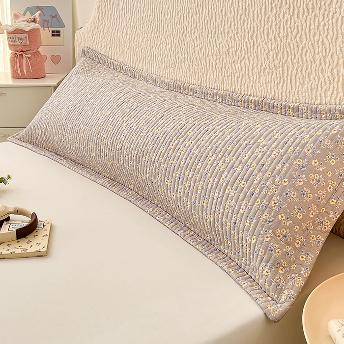 91家纺网 家纺一手货源 找家纺 梦舒羽 2025新款A类云朵棉夹棉枕套宿舍情侣双人加长枕芯内胆套 花无归期（压线夹棉）