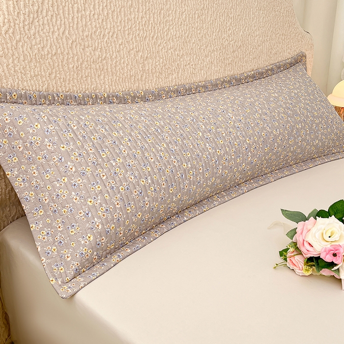 91家纺网 家纺一手货源 找家纺 梦舒羽 2025新款A类云朵棉夹棉枕套宿舍情侣双人加长枕芯内胆套 花无归期（压线夹棉）